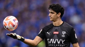 موقف ياسين بونو.. تطورات مشاركة حارس الهلال أمام شباب الأهلي بالآسيوية